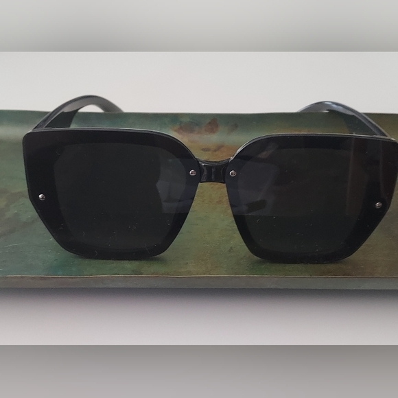 Men's Oversized Designer Italian Sunglasses Black with Red & Green Stripe Side - Picture 4 of 11